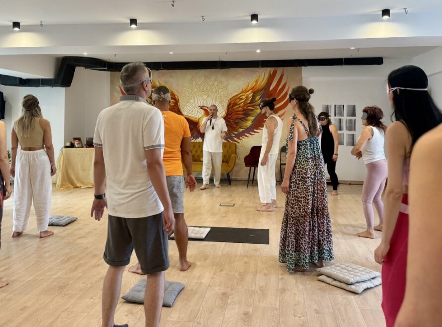 Групова динамична медитация в Aditi Yoga, София
